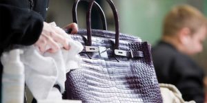 چرم مصنوعی قابل شستشو با جنس میکروپلاس و 2 روش صحیح تمیز کردن آن